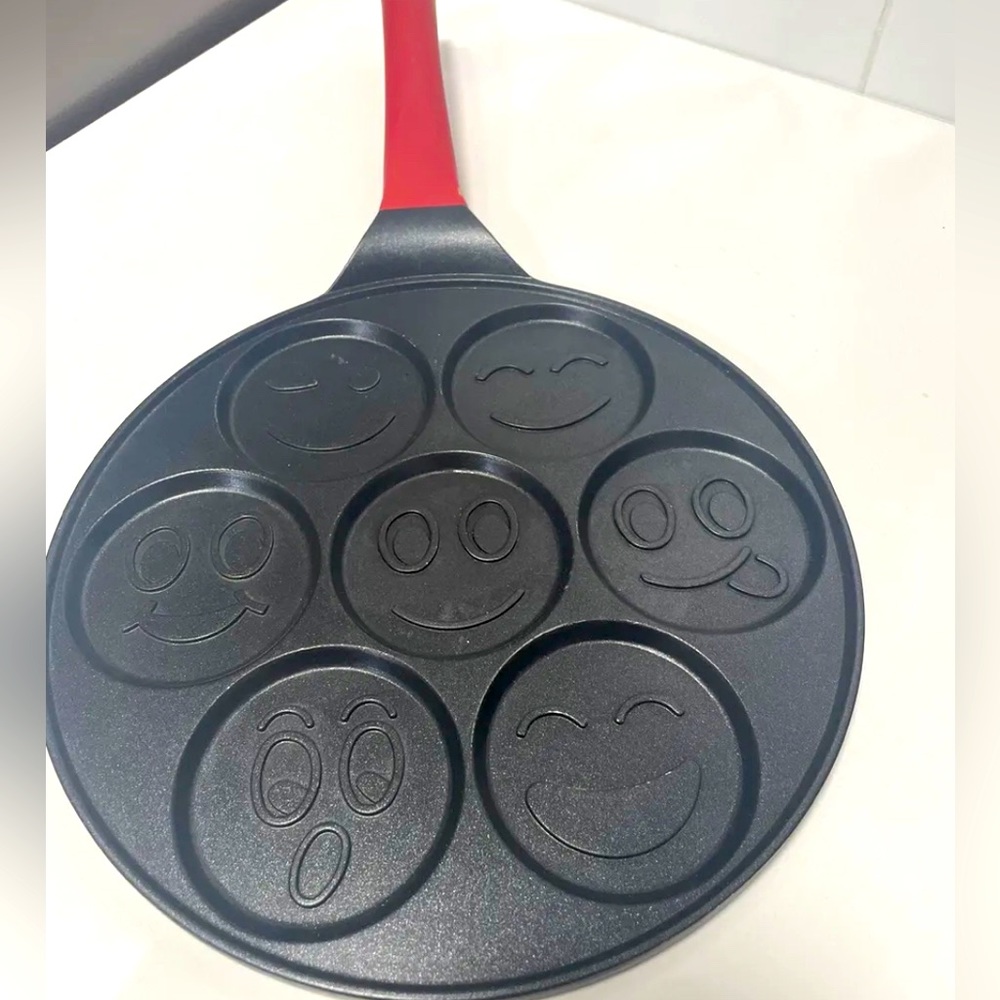 Happy faces pan